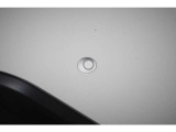 「リヤコーナーセンサー」も装備、後退時に障害物を感知するとディスプレイ表示と警告音で注意を促してくれます