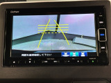 リバースギアに入れるだけで後方の表示へ切り替わります。夜間や雨の日の駐車も楽になりますよ。