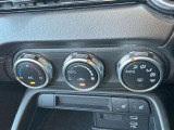 余計な操作の手間が無いフルオートエアコン。車内を常に快適な温度で保ちます!!