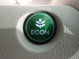エンジン、エアコンなどを制御し低燃費な『ECONモード』に、また走りを楽しみたいとき、空調など快適性を重視したいときにはスイッチOFFで通常モードに切り替えができます!
