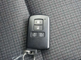 キーを取り出さずにドアを施錠&解錠。クルマの始動も可能です。