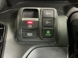 パーキングブレーキはスマートな電子制御式と合わせて渋滞時等にブレーキペダルから足を離しても停車状態を保持してくれるオートブレーキホールド機能で運転が楽になります。スタートはアクセルペダルを踏むだけ