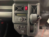 電動パーキングブレーキ装備です!オート機能にしておけば自動でサイドブレーキを作動・解除してくれるので、サイドブレーキのかけ忘れ・解除し忘れを防げます♪慣れてしまうと、とっても便利な機能です(^^♪