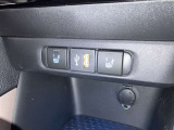 運転席/助手席シートヒータースイッチが付いています。