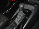 電動パーキングブレーキ・ブレーキホールドを装備してます。ホールド機能は信号待ちが多い一般道で疲労軽減になり、大好評です!