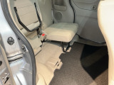 シートをはね上げれば、高さのある荷物も積めます。