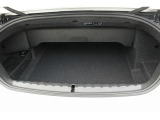 BMWはすべての窓がオートウインドウで操作できます。ドアミラーも電動での格納はもちろん、後退時には助手席ミラーが下を向く機構が備わっています。