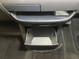 【インストセンターロアボックス】CDなどが収納できる格納式のボックス!