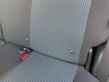対応のチャイルドシートを簡単に取り付けれるISO FIX対応器具がついてます。