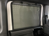 【ロールサンシェイド】まぶしい光を軽減し、心地よい車内に♪ロール式なので開け閉めも容易にできます!