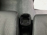 運転席と助手席の間にはドリンクホルダーがあります。