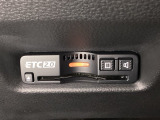 ハンドルの左下にETC2.0がついています。高速道路の料金所の通過も楽々です。 カードの取り出しもしやすい場所についています。