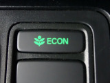 エンジン、エアコンなどを制御し低燃費な『ECONモード』に、また走りを楽しみたいとき、空調など快適性を重視したいときにはスイッチOFFで通常モードに切り替えができます!
