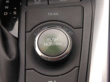 シチュエーションに合わせて、車の走行特性をスイッチひとつで切り替えられる「ドライブモードセレクト」を装備しています。