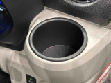 運転席側掘り込み式インパネカップホルダー
