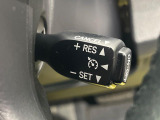 【クルーズコントロール】高速道路もラクラク走行。アクセルを離しても一定速度で走行ができ、長距離運転時の負担を軽減!加速・減速も簡単なスイッチ操作で調整できます。