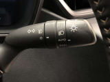 ライトスイッチです。「AUTO」にすると外の明るさに応じてスモールライト・ヘッドライトが自動でON・OFFします。夕暮れ時や屋内駐車場、トンネルなどに便利です。フォグランプもON・OFFできます。