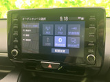 AM・FMのほか、USBやBluetoothなどの音源選択項目が表示されています。普段お使いの音楽やラジオを選びやすく、画面上で再生中の音源を確認できる便利な構成です。