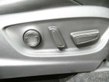 パワーシート搭載。微妙な調整が手軽にでき、最適なポジションで運転することが可能です。