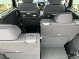 シートがスライドするので荷室を広げることが出来ます