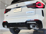 どっしりとしたバンパー下部のデザインはBMWの高級感を際立たせると共にスポーティーさを演出しております。
