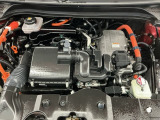 技術が詰まったエンジンルームもご覧の通りピカピカにクリーニング済みです。ハイブリッドなのでお財布にも環境にも優しいです。