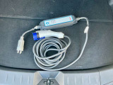 普通充電用ケーブルを付属!ご自宅などの充電設備に接続して、リーフを充電する際に使用します。充電ケーブル付きなので、EVライフを始めるうえでも安心感のある装備です