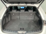 レクサス車らしい細部までこだわった高級感と見る人を一目で虜にするエモーショナルな魅力を持ち合わせております。