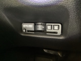 ハンドルの左下にETC2.0がついています。高速道路の料金所の通過も楽々です。カードの取り出しもしやすい場所についています。