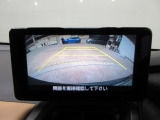 バックカメラの画像です。ガイドラインがスムースな車庫入れをサポートいたします。車庫入れの安心感がアップしますね。