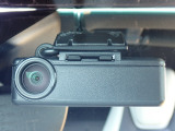 ◆【ドライブレコーダー】映像・音声などを記録する自動車用の装置です。もしもの事故の際の記録はもちろん、旅行の際の思い出としてドライブの映像を楽しむことができます。