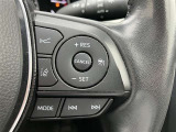 レーダークルーズコントロール(全車速追従機能付)付きです。車速に応じて追従支援してくれるので、ロングドライブも快適です。詳細は販売店スタッフまでおたずねください。