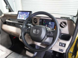 ◆視界広々で非常に運転しやすくロングドライブでも疲れを感じさせないすっきりとまとまったインパネ周りです。