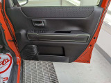 パワーウィンドウのスイッチですよ。運転席に居ながら窓を開け閉めのコントロールできます。