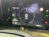 メーター内のカラーディスプレイには運転をサポートするさまざまな情報を表示!瞬間燃費などが表示できます。