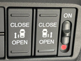 【両側パワースライドドア】スマートキーや運転席のスイッチで後席両側スライドドアの開閉が可能♪電動だから力を入れてドアを開ける必要が無く、小さなお子様でも簡単に開け閉めでき快適です♪