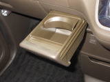 運転席と助手席の間にはドリンクホルダーがあります。取りやすい位置にありますからドライブも楽しくなりますね!