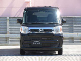 天井や側面が真っ直ぐなBOX型ボディにより頭上や肩まわりにゆとりを確保。前方の見晴らしが良く車両感覚もつかみやすいため、日々の買い物や狭い市街地での運転をスムーズにサポートする実用的な仕様です。