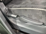 シートハイトアジャスターが付いているので運転姿勢を調整するのに便利ですね。身長に合ったシートポジションは安全運転や疲労軽減にもつながります。