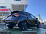 ◆車線逸脱防止支援システム◆走行車線の右側もしくは、左側のレーンマーカーに近づくとメーター内の警告灯が点滅と同時にブレーキを短時間制御し、車両を車線内に戻す方向に制御してくれます!