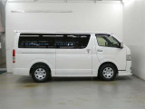 この度は、当社の展示車をご覧いただきまして、誠に有難うございます。自信をもってお勧めできる車となりますので、ごゆっくりご覧頂きたいと思います。