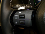 【ステアリングリモコン】ステアリングにオーディオ調節可能なスイッチが装備されていますので運転中でも視線をそらさずにオーディオの調節が可能です!
