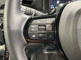 ステアリングにオーディオ操作スイッチが付いています。オーディオ画面に直接タッチしなくても操作が出来ますので、運転に集中できます。
