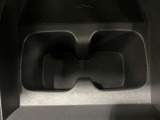 【センターコンソールドリンクホルダー】ドリンクホルダー2つあります。