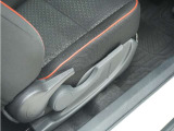 ◆シートハイトアジャスター◆運転席を上下に高さ調節ができます!運転ポジションを体格に合わせてシート調整できます。