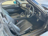 フロントシートは心地よいフィット感と程よいホールド性を両立。今までになく快適な運転を楽しめるマツダ自慢のシートです。