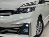 【HIDヘッドライト】悪天候や夜間走行時も良好な視界を確保し安心して運転できる高輝度HIDヘッドライトを装備!点灯速度が早く、消費電力も抑えられています。