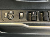 ドアミラーの角度は、備え付けのスイッチで調節可能です。手軽にワンタッチ操作OK!
