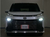 LEDヘッドライト(オートハイビーム機能付)が搭載されており、遠くまで明るく均一に照らし、高速道路等での安心感が向上しております。