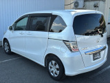 コンビネーションランプを高い位置に配置、後続車に見やすいデザインで安全にも配慮。